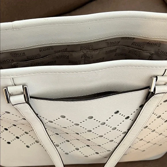 MICHAEL KORS ELEGANT CREAM TOTE - Picture 12 of 16